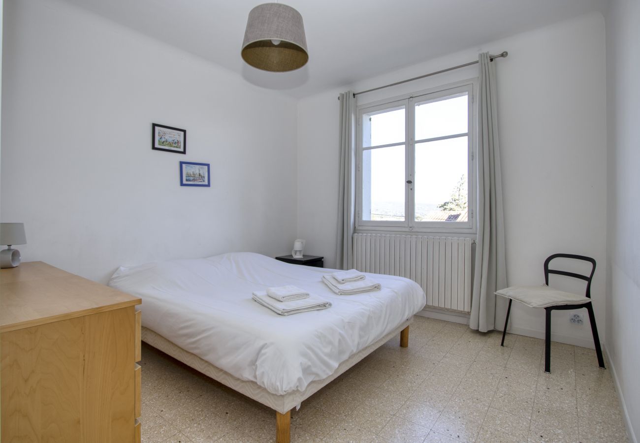 Appartement à La Ciotat - Delmaestro, vue mer, terrasse, parking et calme
