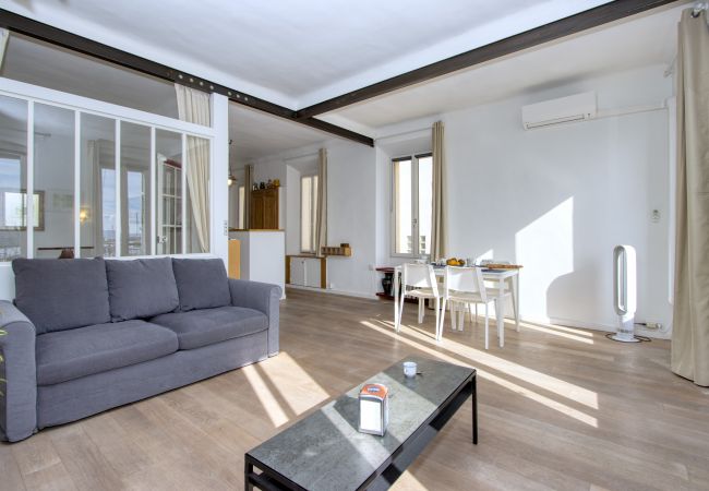 Appartement à La Ciotat - Larbo. Appartement lumineux, vue port, clim Appartement à La Ciotat - Larbo. Appartement lumineux, vue port, clim