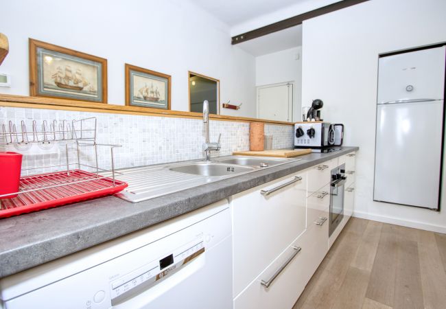 Appartement à La Ciotat - Larbo. Appartement lumineux, vue port, clim Appartement à La Ciotat - Larbo. Appartement lumineux, vue port, clim