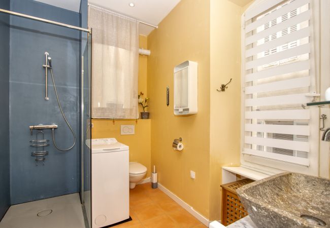 Appartement à La Ciotat - Larbo. Appartement lumineux, vue port, clim Appartement à La Ciotat - Larbo. Appartement lumineux, vue port, clim