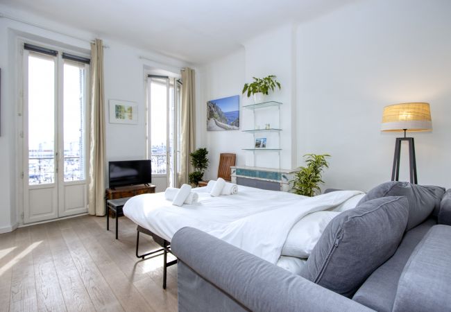 Appartement à La Ciotat - Larbo. Appartement lumineux, vue port, clim Appartement à La Ciotat - Larbo. Appartement lumineux, vue port, clim