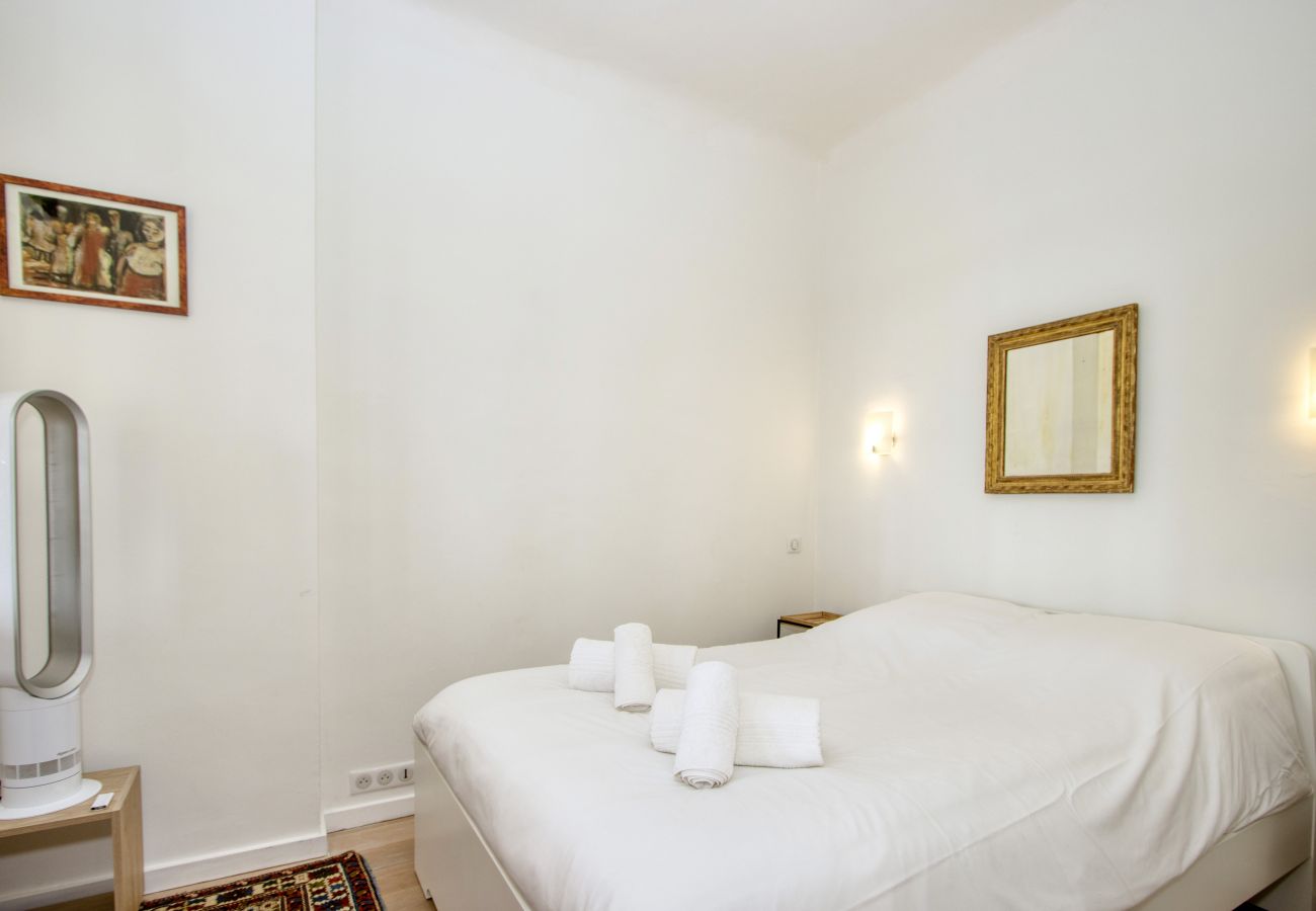 Appartement à La Ciotat - Larbo. Appartement lumineux, vue port, clim
