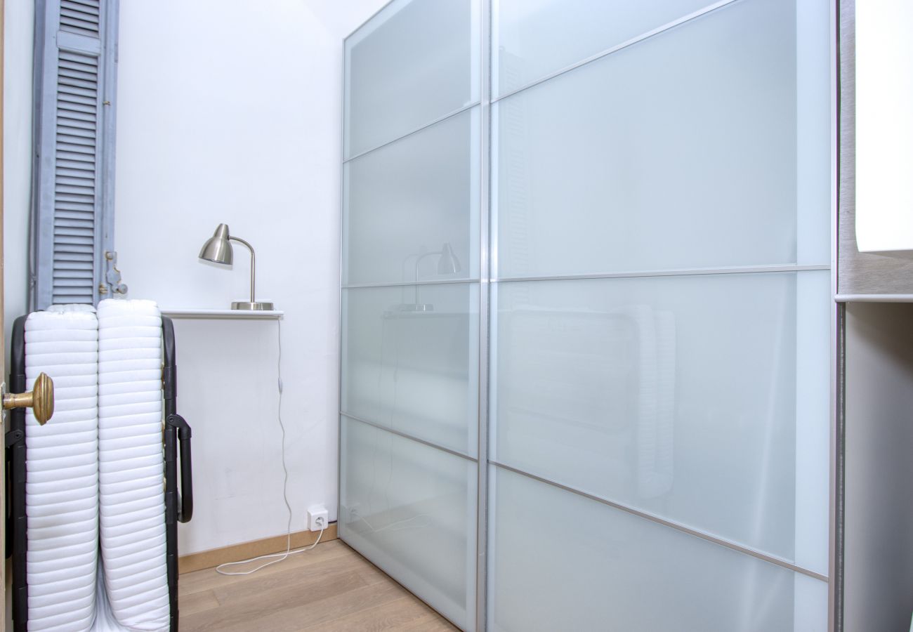 Appartement à La Ciotat - Larbo. Appartement lumineux, vue port, clim