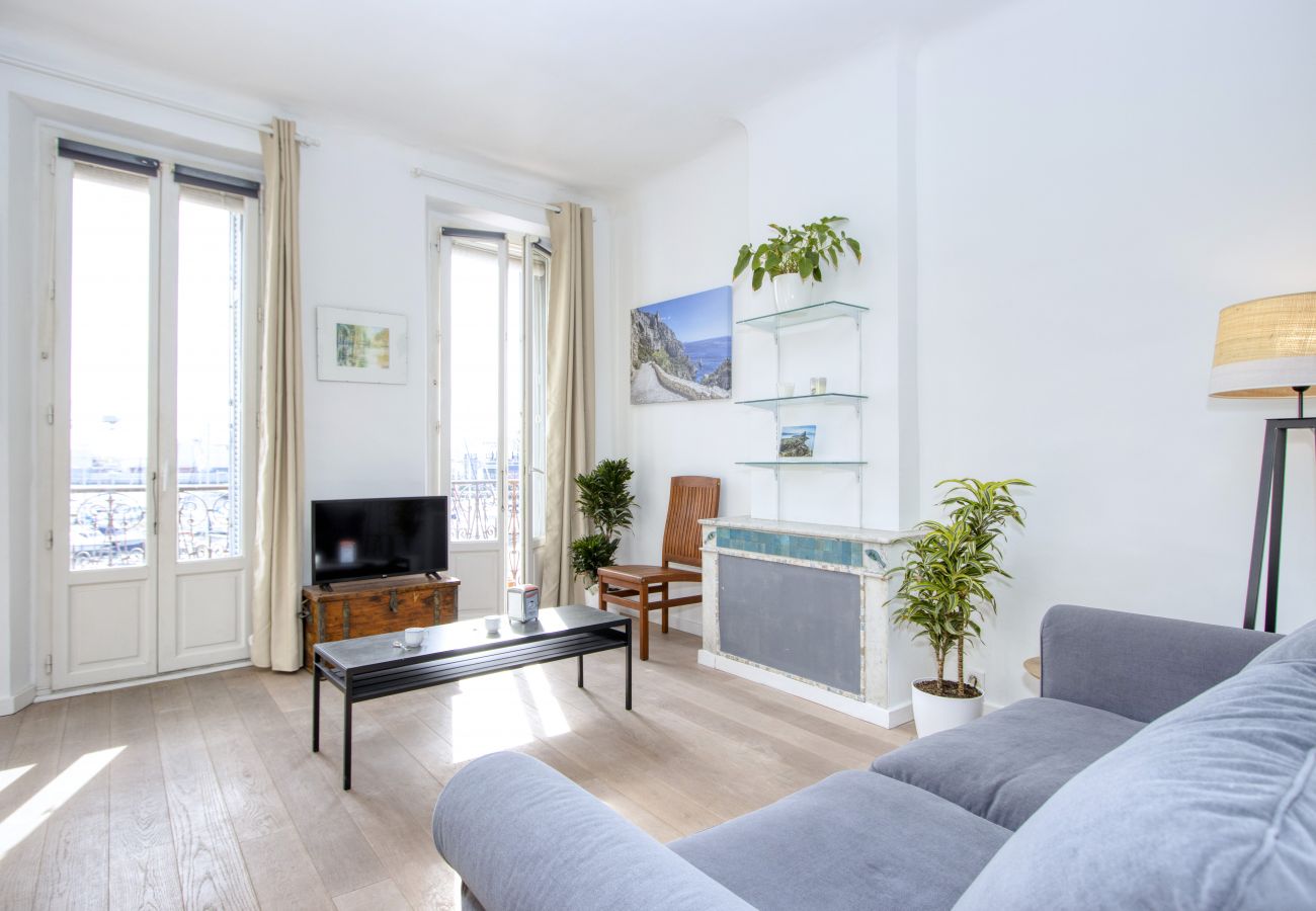 Appartement à La Ciotat - Larbo. Appartement lumineux, vue port, clim