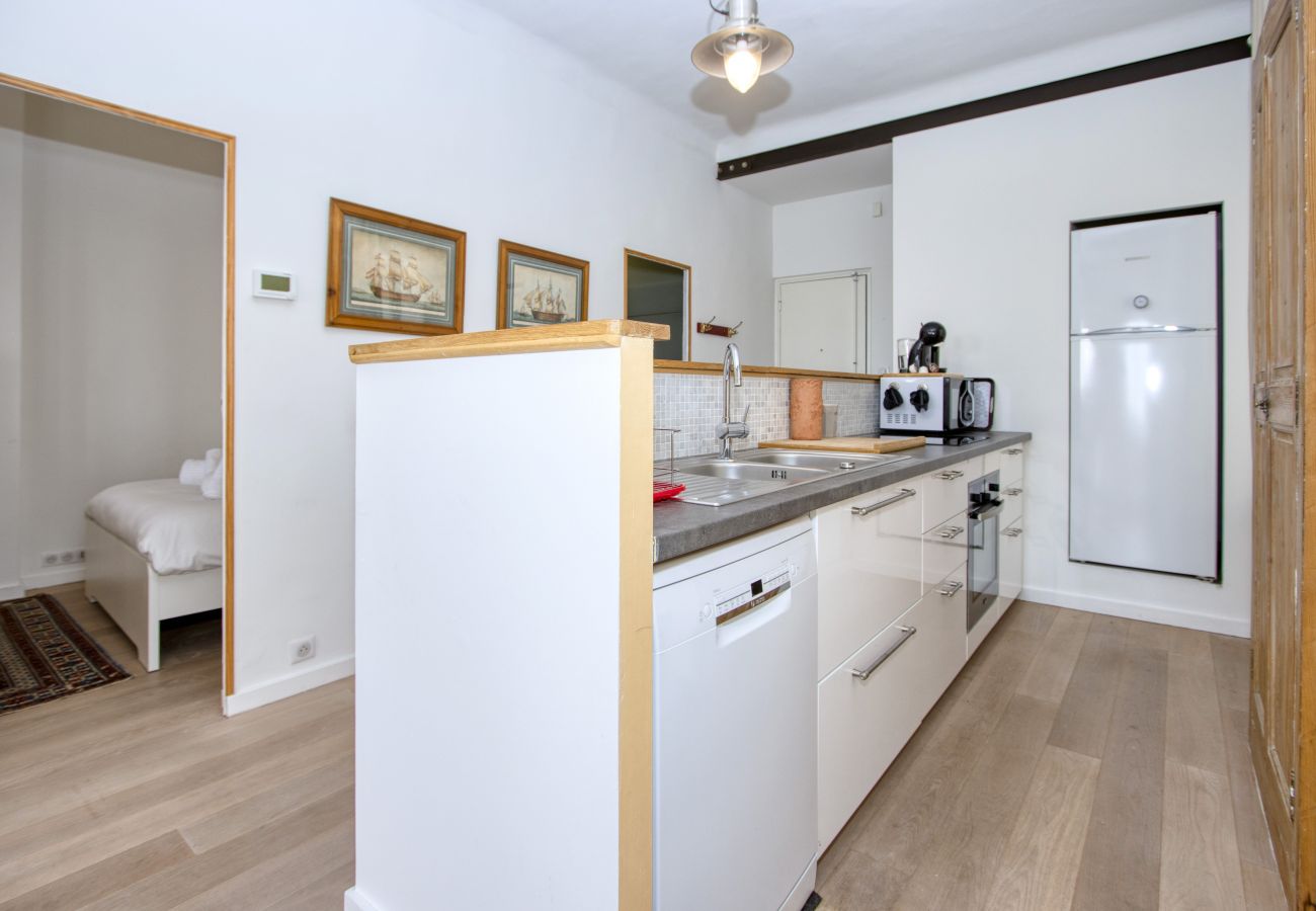 Appartement à La Ciotat - Larbo. Appartement lumineux, vue port, clim