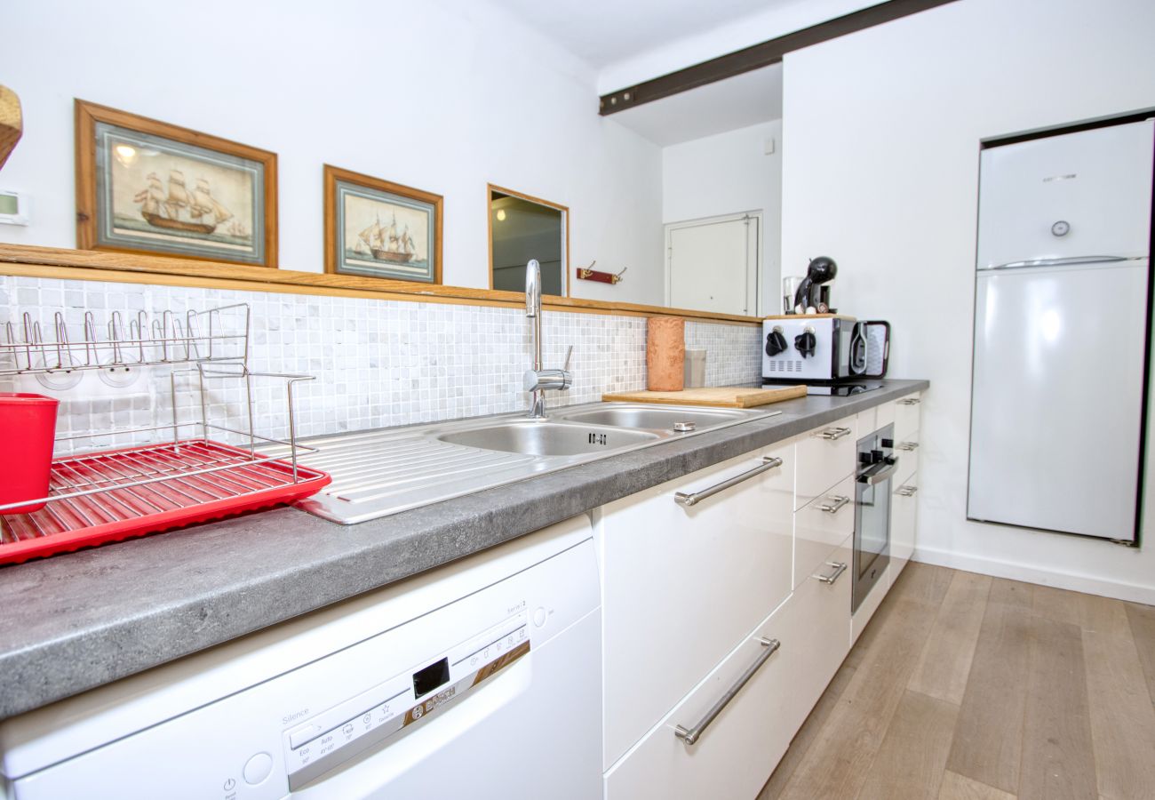 Appartement à La Ciotat - Larbo. Appartement lumineux, vue port, clim