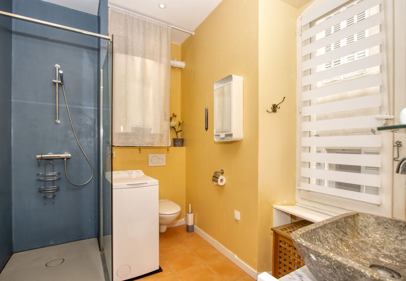 Appartement à La Ciotat - Larbo. Appartement lumineux, vue port, clim