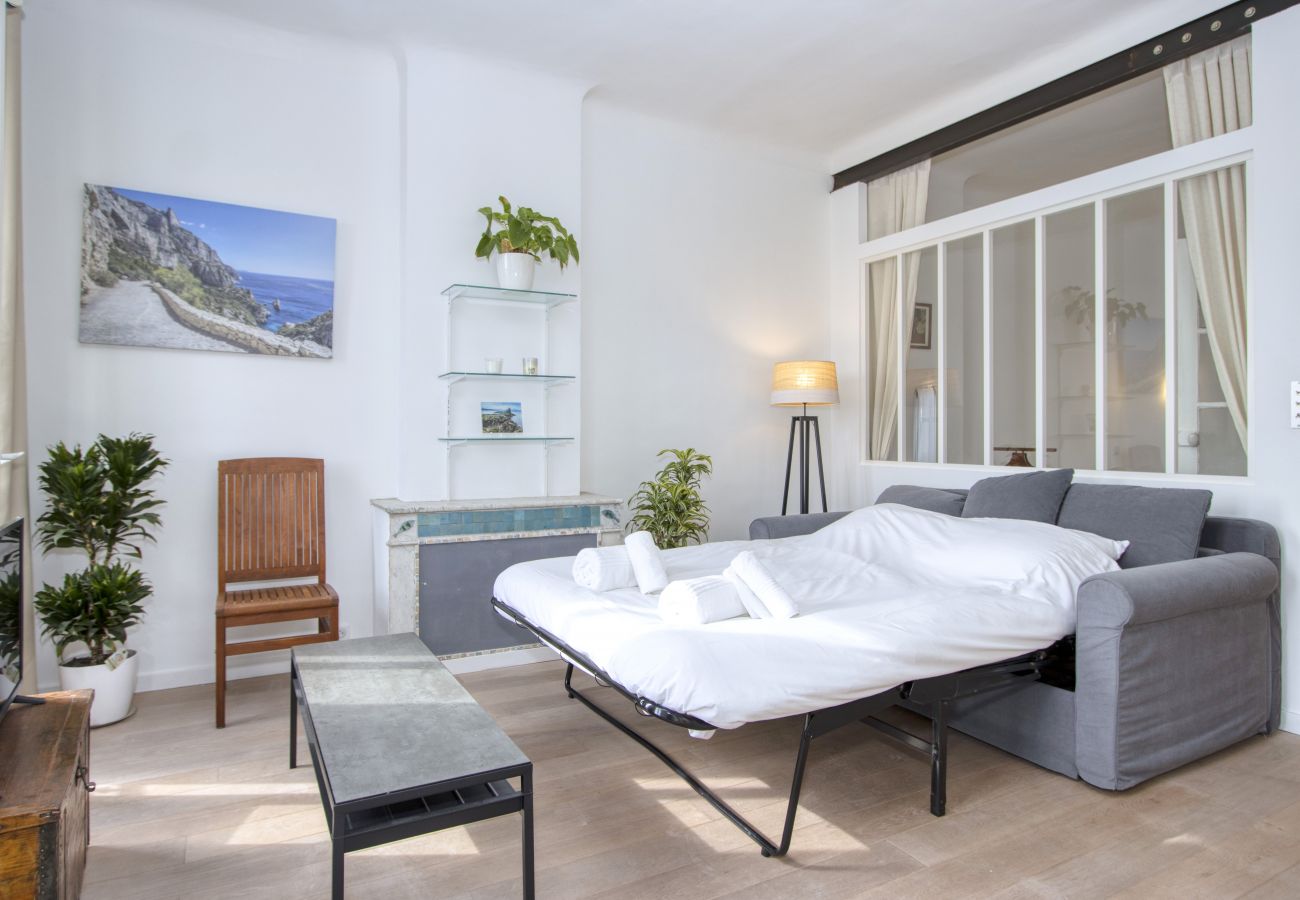 Appartement à La Ciotat - Larbo. Appartement lumineux, vue port, clim