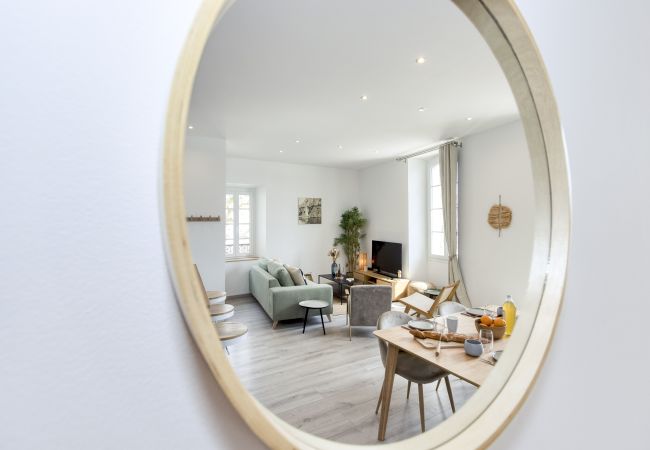 Appartement à La Ciotat - Vairo. Duplex lumineux, vue port, clim Appartement à La Ciotat - Vairo. Duplex lumineux, vue port, clim