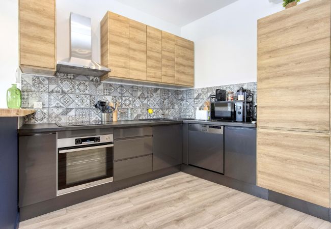 Appartement à La Ciotat - Vairo. Duplex lumineux, vue port, clim Appartement à La Ciotat - Vairo. Duplex lumineux, vue port, clim