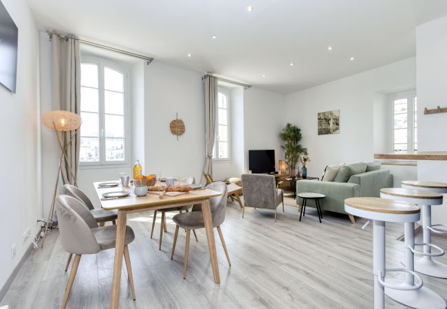  à La Ciotat - Vairo. Duplex lumineux, vue port, clim