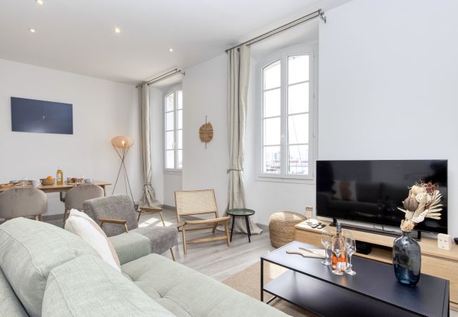 Appartement à La Ciotat - Vairo. Duplex lumineux, vue port, clim Appartement à La Ciotat - Vairo. Duplex lumineux, vue port, clim