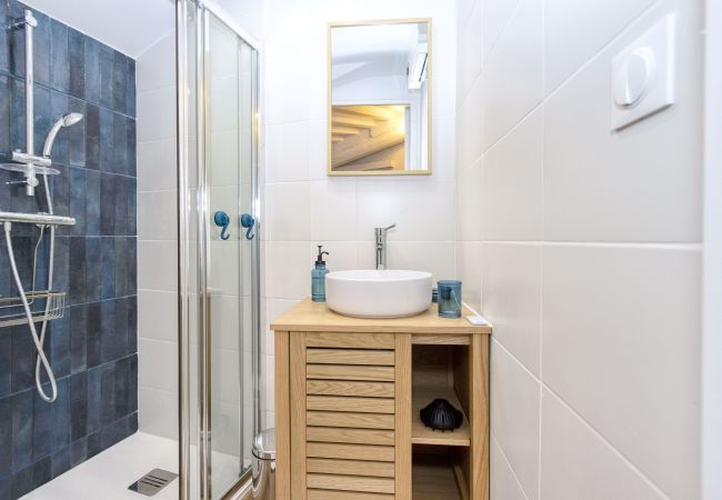 Appartement à La Ciotat - Vairo. Duplex lumineux, vue port, clim Appartement à La Ciotat - Vairo. Duplex lumineux, vue port, clim