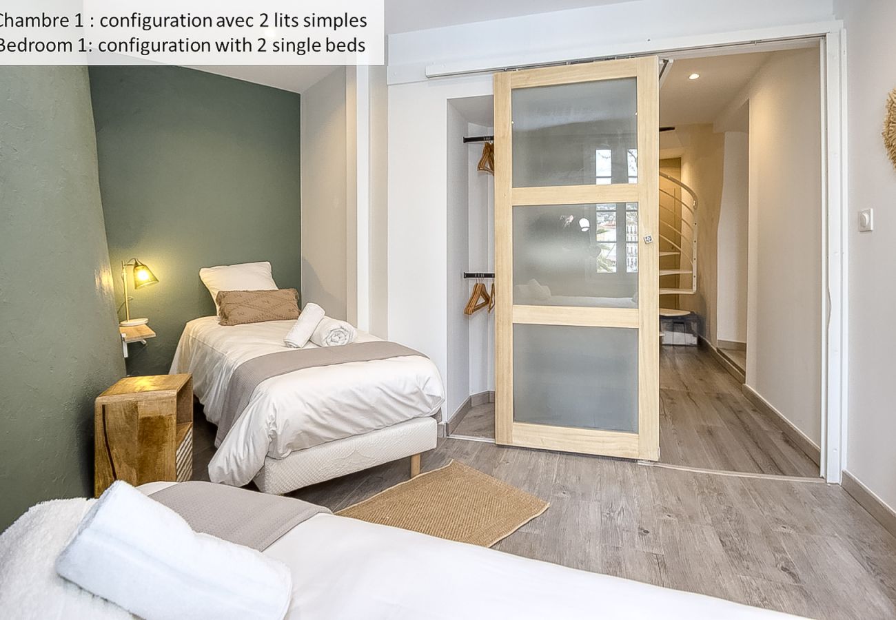 Appartement à La Ciotat - Vairo. Duplex lumineux, vue port, clim