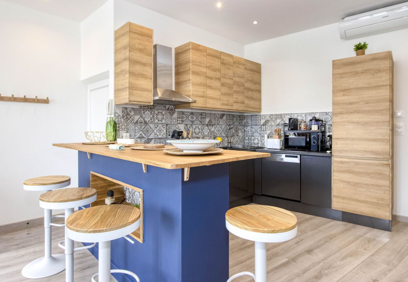 Appartement à La Ciotat - Vairo. Duplex lumineux, vue port, clim