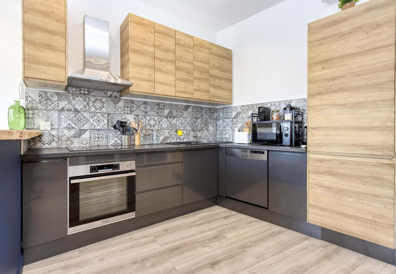 Appartement à La Ciotat - Vairo. Duplex lumineux, vue port, clim