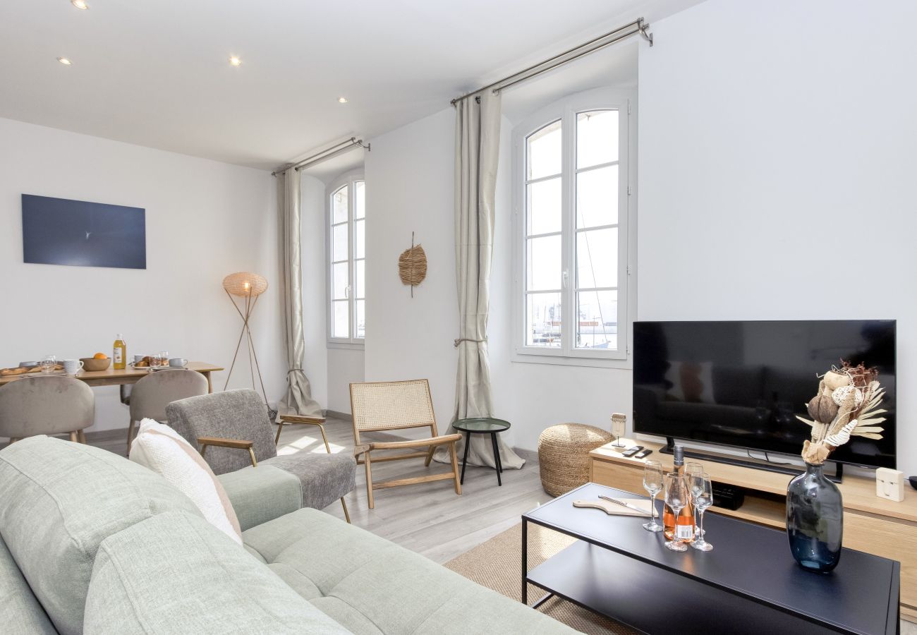 Appartement à La Ciotat - Vairo. Duplex lumineux, vue port, clim