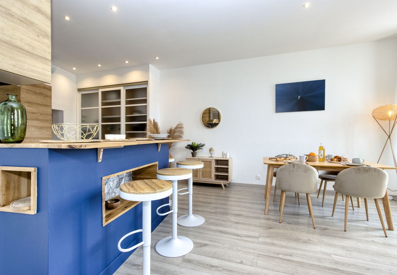 Appartement à La Ciotat - Vairo. Duplex lumineux, vue port, clim