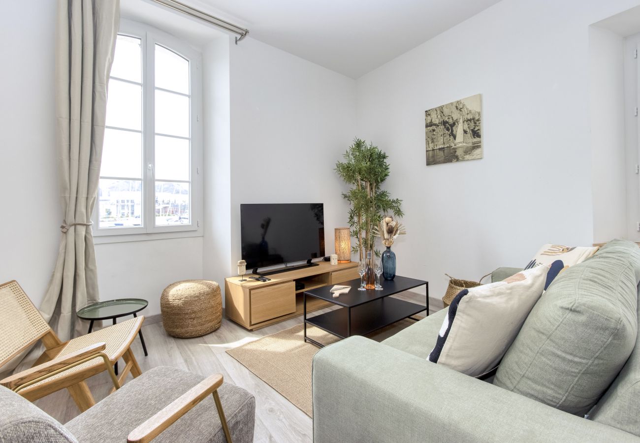 Appartement à La Ciotat - Vairo. Duplex lumineux, vue port, clim