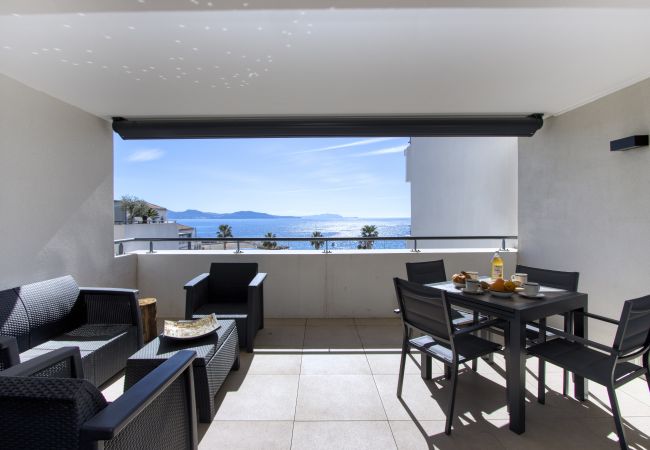 Appartement à La Ciotat - Arello. Vue mer exceptionnelle, clim, accès plage