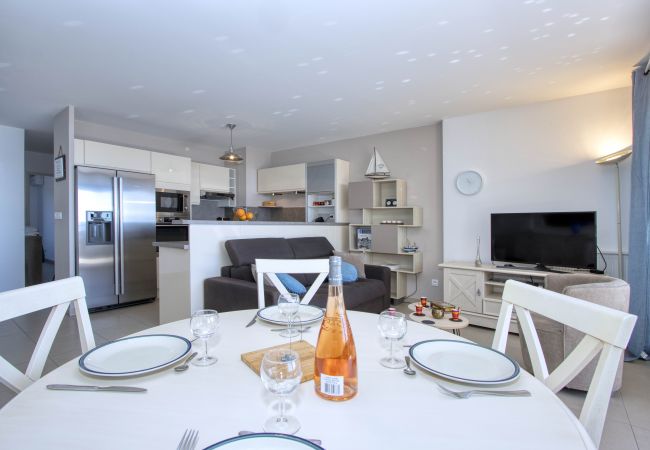 Appartement à La Ciotat - Arello. Vue mer exceptionnelle, clim, accès plage Appartement à La Ciotat - Arello. Vue mer exceptionnelle, clim, accès plage