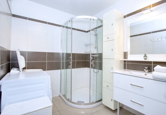 Appartement à La Ciotat - Arello. Vue mer exceptionnelle, clim, accès plage Appartement à La Ciotat - Arello. Vue mer exceptionnelle, clim, accès plage