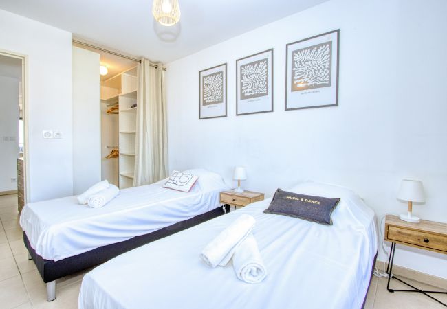 Appartement à La Ciotat - Arello. Vue mer exceptionnelle, clim, accès plage Appartement à La Ciotat - Arello. Vue mer exceptionnelle, clim, accès plage