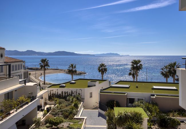  à La Ciotat - Arello. Vue mer exceptionnelle, clim, accès plage