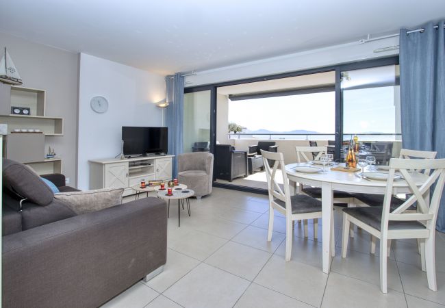 Appartement à La Ciotat - Arello. Vue mer exceptionnelle, clim, accès plage