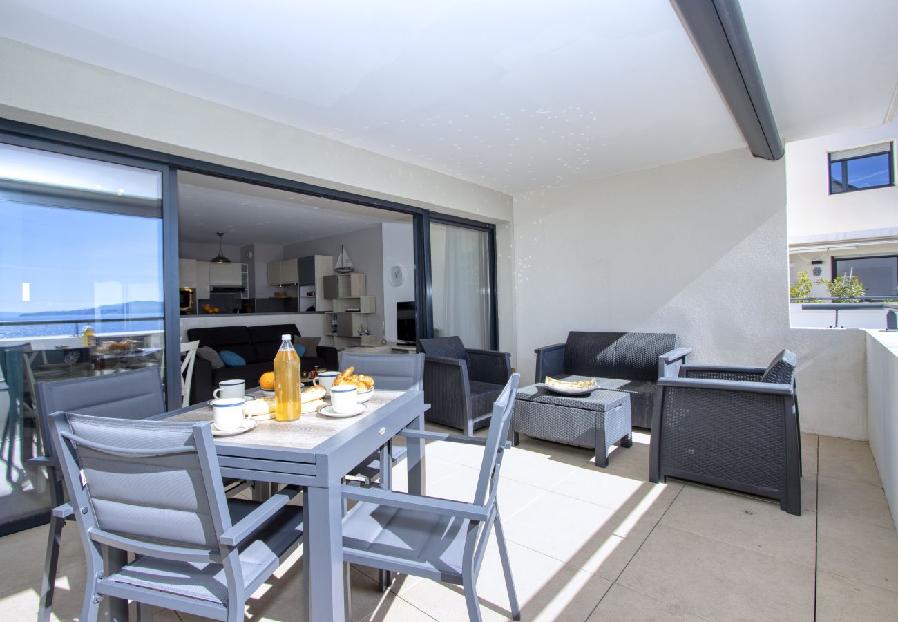 Appartement à La Ciotat - Arello. Vue mer exceptionnelle, clim, accès plage