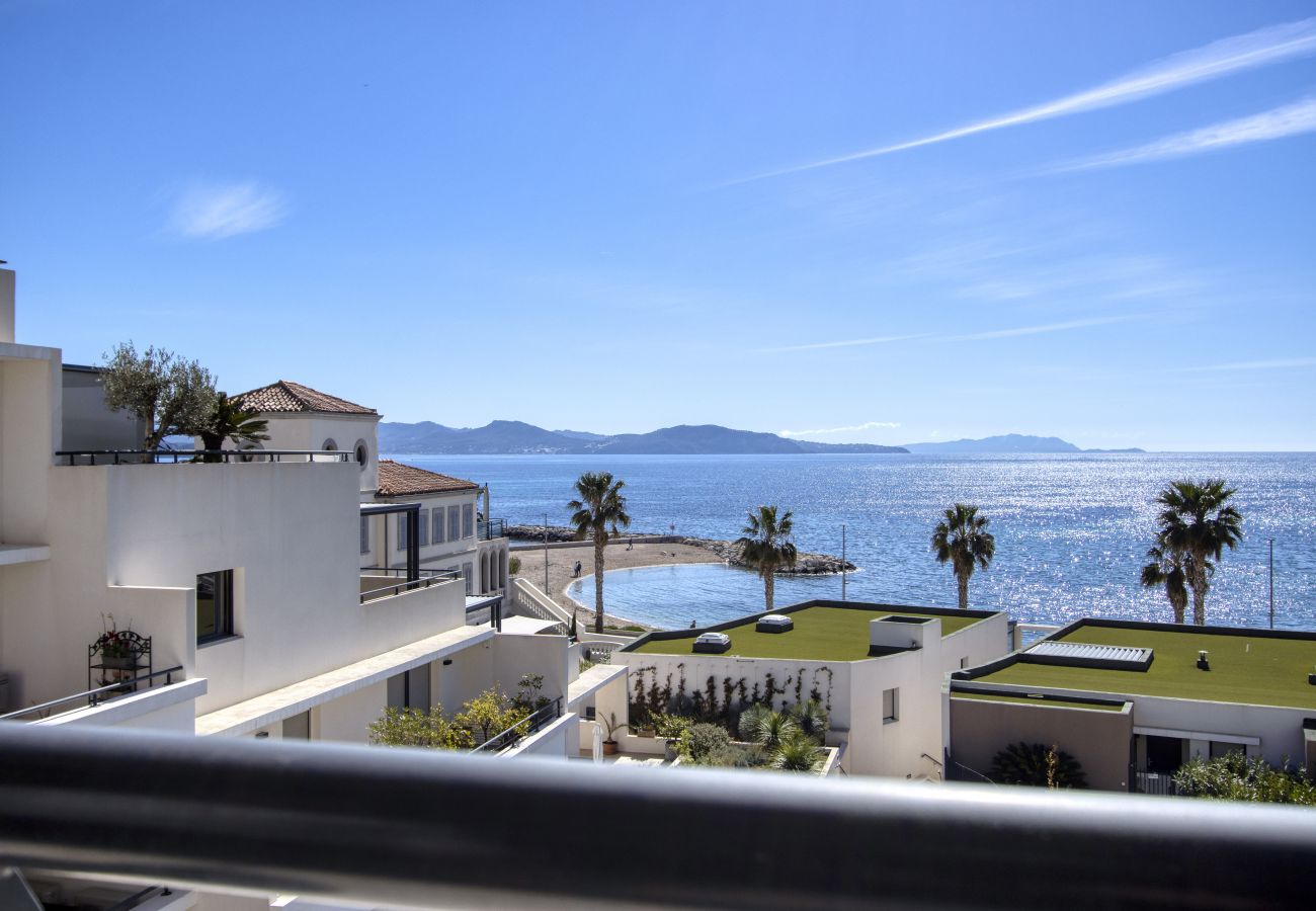 Appartement à La Ciotat - Arello. Vue mer exceptionnelle, clim, accès plage