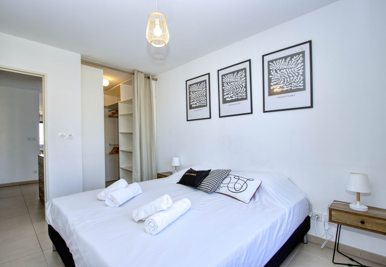 Appartement à La Ciotat - Arello. Vue mer exceptionnelle, clim, accès plage
