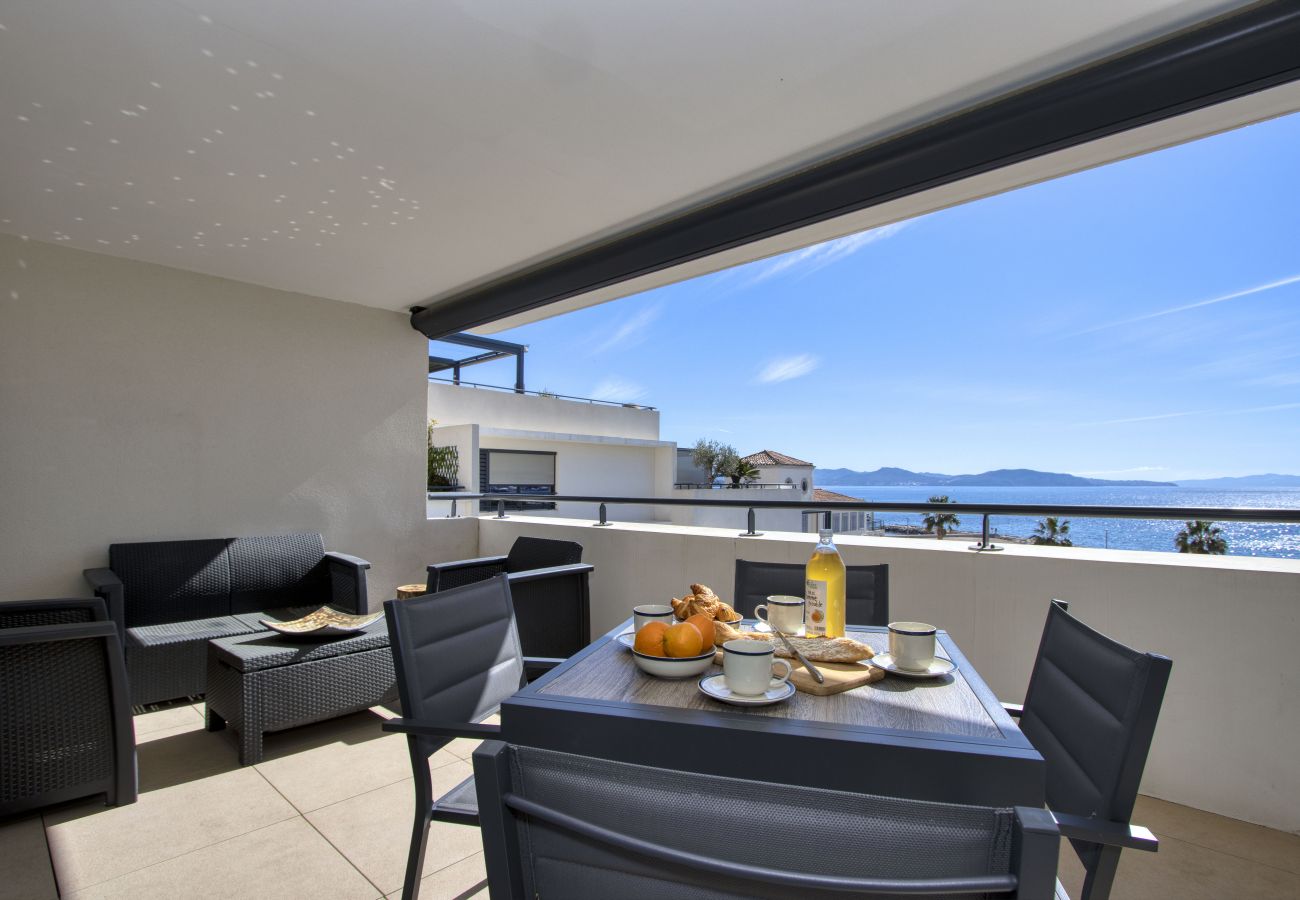 Appartement à La Ciotat - Arello. Vue mer exceptionnelle, clim, accès plage