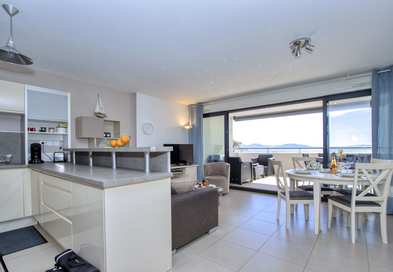 Appartement à La Ciotat - Arello. Vue mer exceptionnelle, clim, accès plage