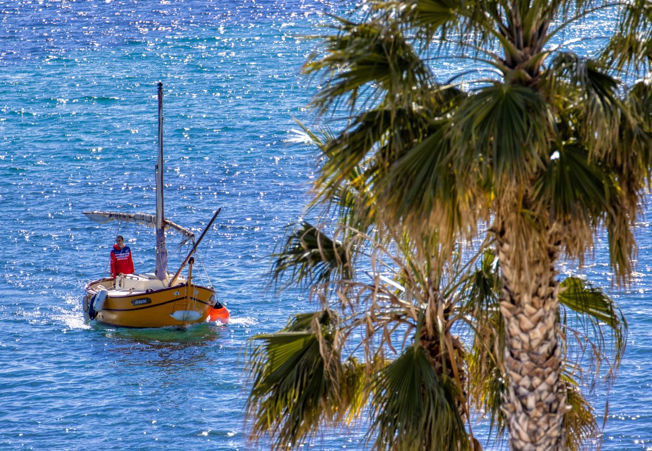 Appartement à La Ciotat - Arello. Vue mer exceptionnelle, clim, accès plage