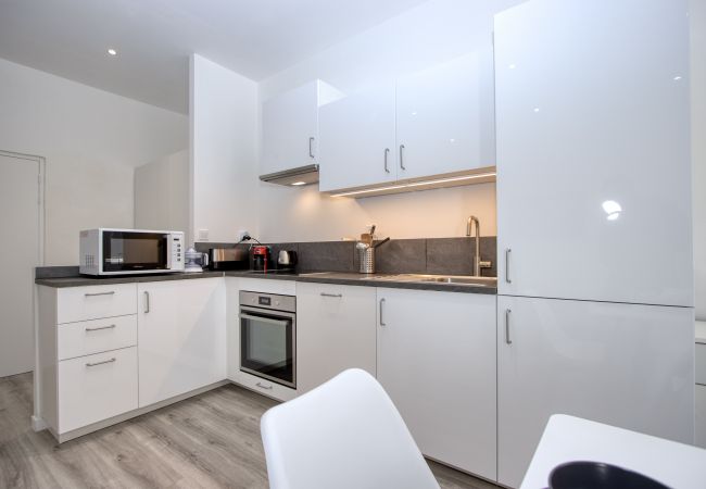 Appartement à La Ciotat - Besugo, déco contemporaine, clim, parking. Appartement à La Ciotat - Besugo, déco contemporaine, clim, parking.