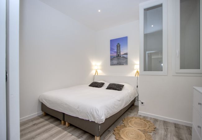 Appartement à La Ciotat - Besugo, déco contemporaine, clim, parking. Appartement à La Ciotat - Besugo, déco contemporaine, clim, parking.