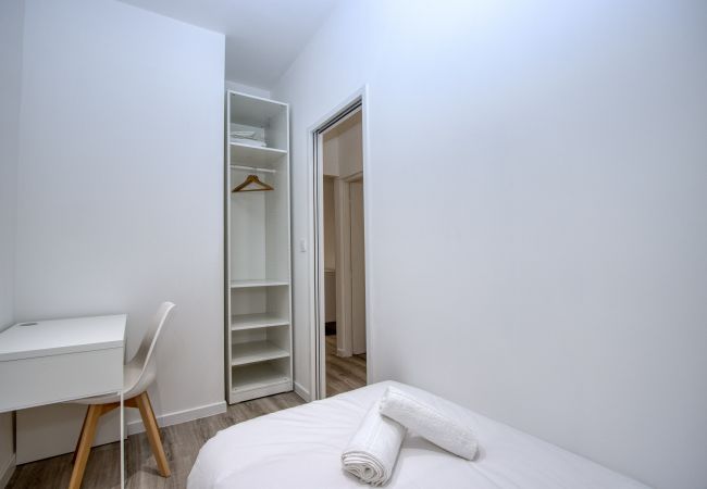 Appartement à La Ciotat - Besugo, déco contemporaine, clim, parking. Appartement à La Ciotat - Besugo, déco contemporaine, clim, parking.