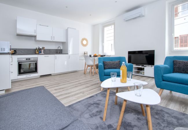 Appartement à La Ciotat - Besugo, déco contemporaine, clim, parking.