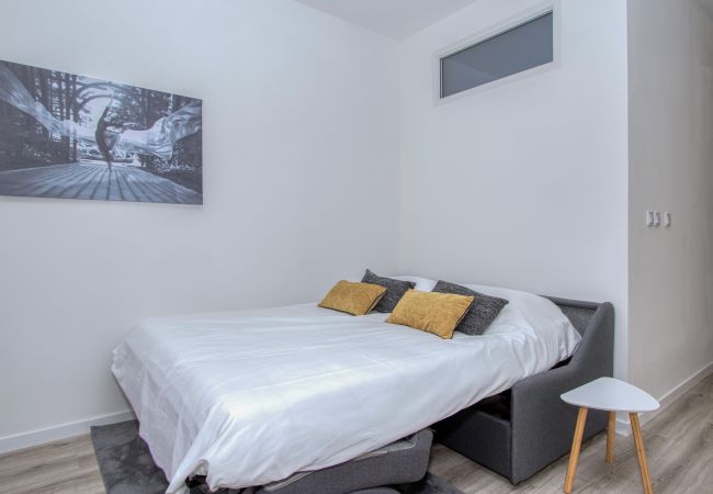 Appartement à La Ciotat - Besugo, déco contemporaine, clim, parking. Appartement à La Ciotat - Besugo, déco contemporaine, clim, parking.
