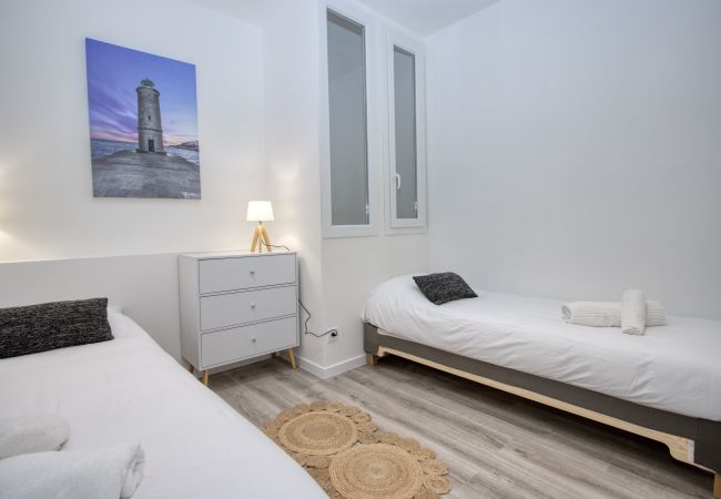 Appartement à La Ciotat - Besugo, déco contemporaine, clim, parking.