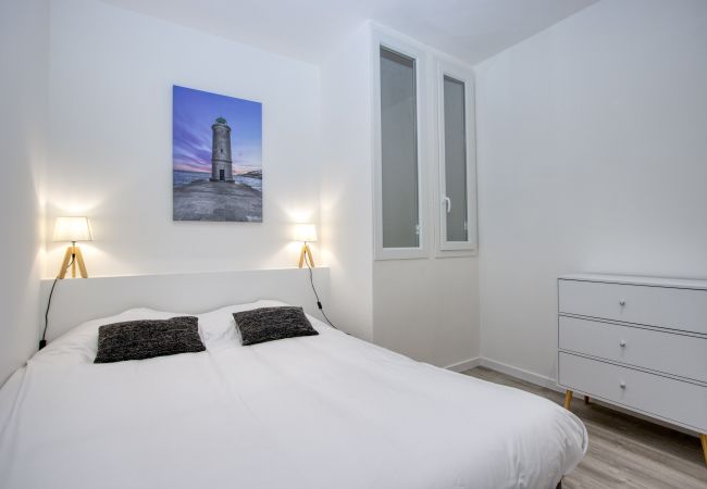 Appartement à La Ciotat - Besugo, déco contemporaine, clim, parking.