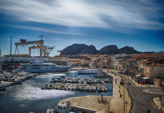 Appartement à La Ciotat - Besugo, déco contemporaine, clim, parking.