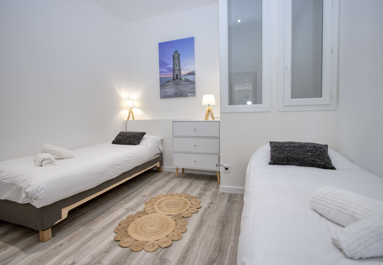 Appartement à La Ciotat - Besugo, déco contemporaine, clim, parking.