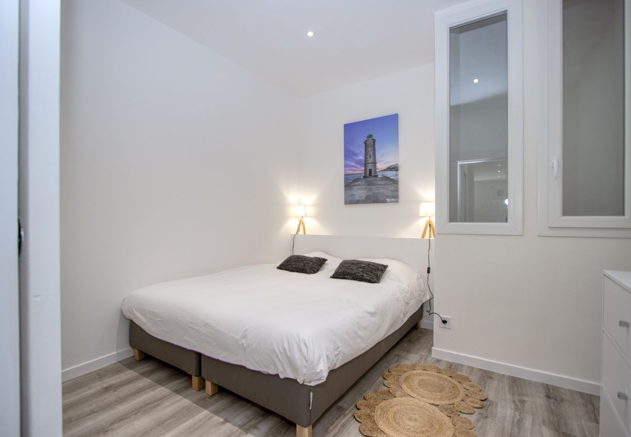 Appartement à La Ciotat - Besugo, déco contemporaine, clim, parking.