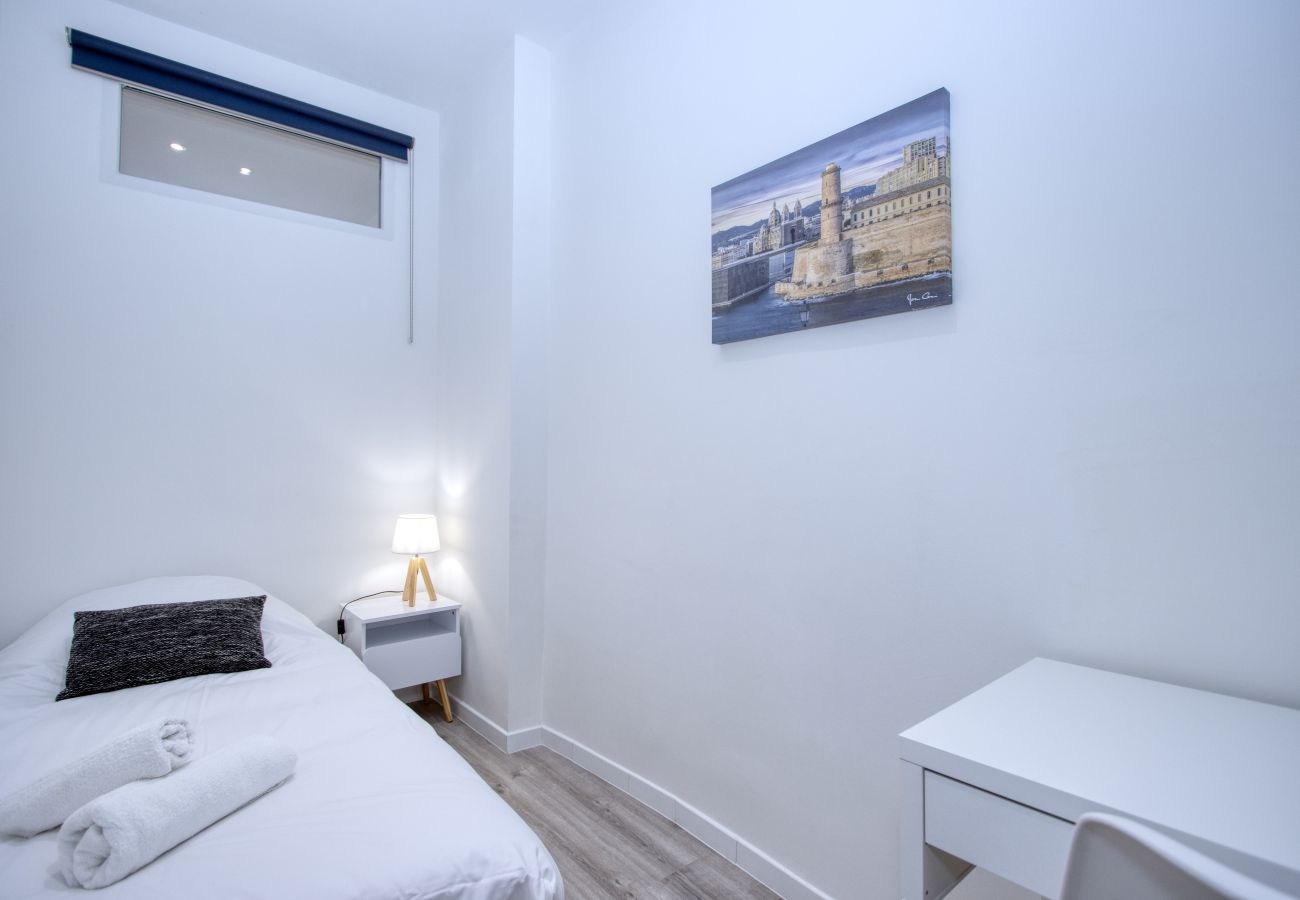 Appartement à La Ciotat - Besugo, déco contemporaine, clim, parking.