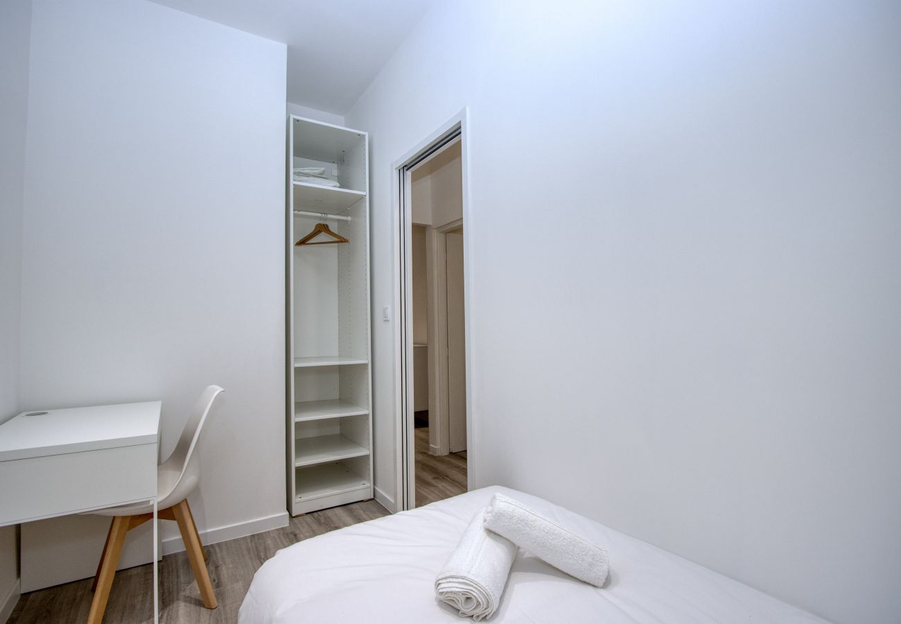 Appartement à La Ciotat - Besugo, déco contemporaine, clim, parking.