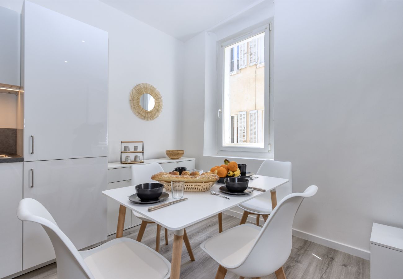 Appartement à La Ciotat - Besugo, déco contemporaine, clim, parking.