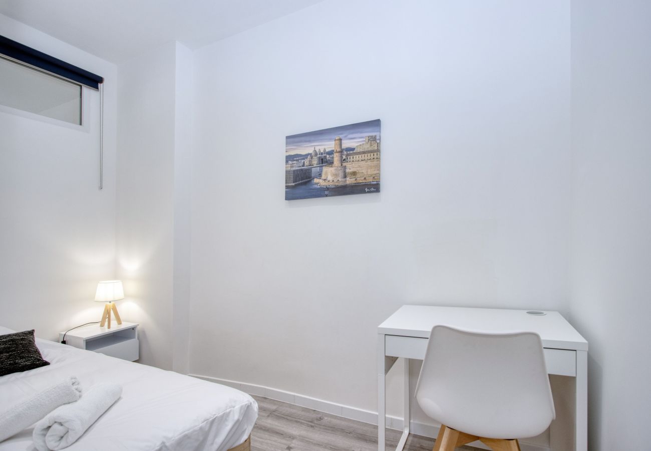 Appartement à La Ciotat - Besugo, déco contemporaine, clim, parking.