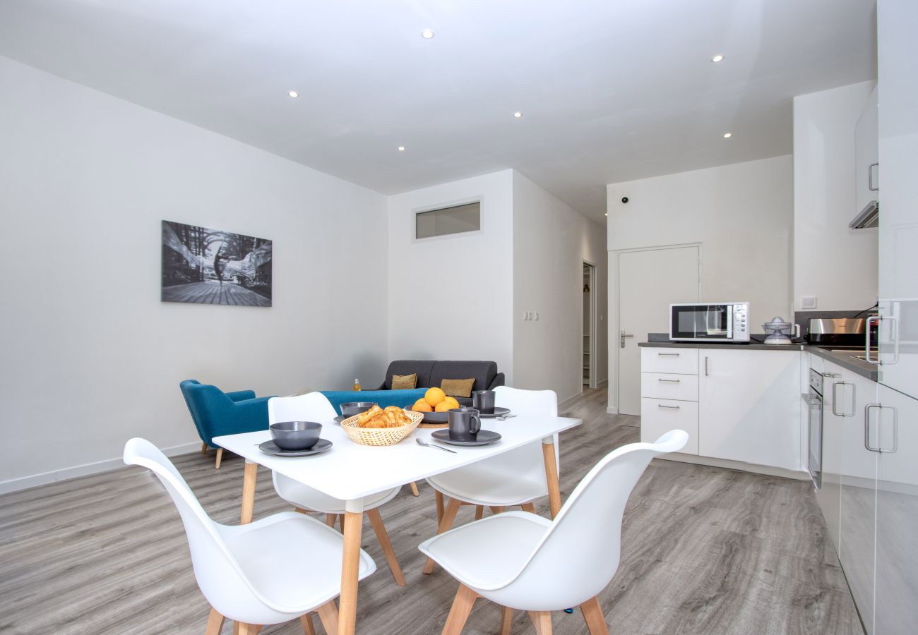 Appartement à La Ciotat - Besugo, déco contemporaine, clim, parking.
